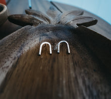Load image into Gallery viewer, Gold Hammered Arches Earrings
